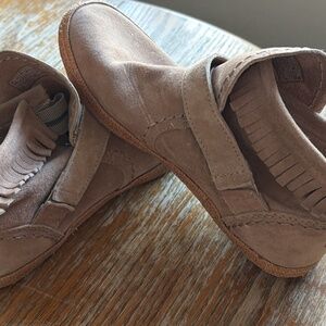 UGG Amely moccasin bootie’s